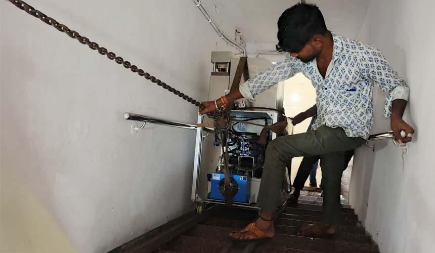 Chain Pulley Loading Unloading Manual Work in Ahmedabad